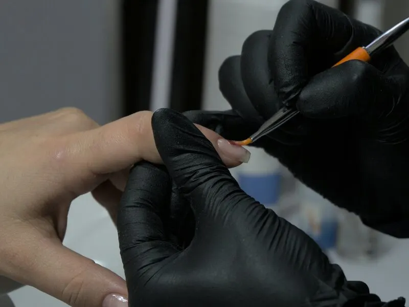 Aplicación profesional de manicure